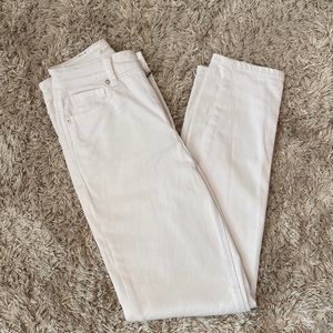White straight leg, high waisted white American Eagle jeans! Size 24🌸🌸